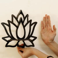 étagère en bois Bohemian Lotus comparaison main